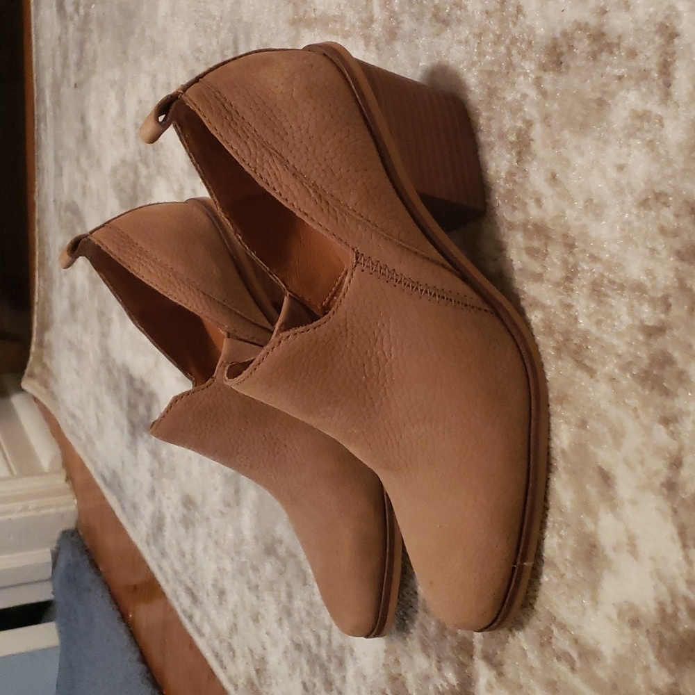 Lucky Brand Tan Leather Booties Slip on size 6.5